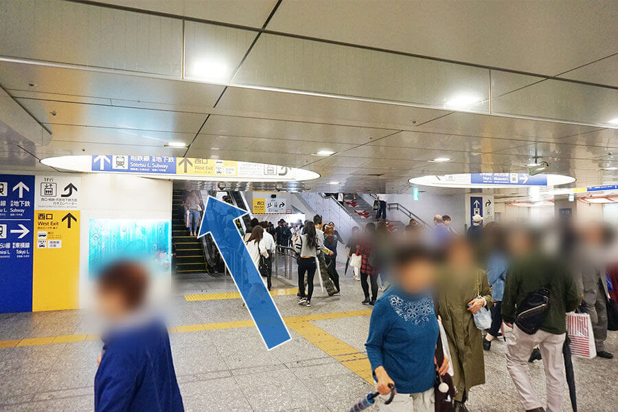 エスカレーターで地上へ