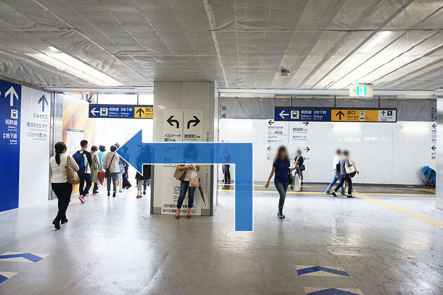 地上に出ましたら左へ