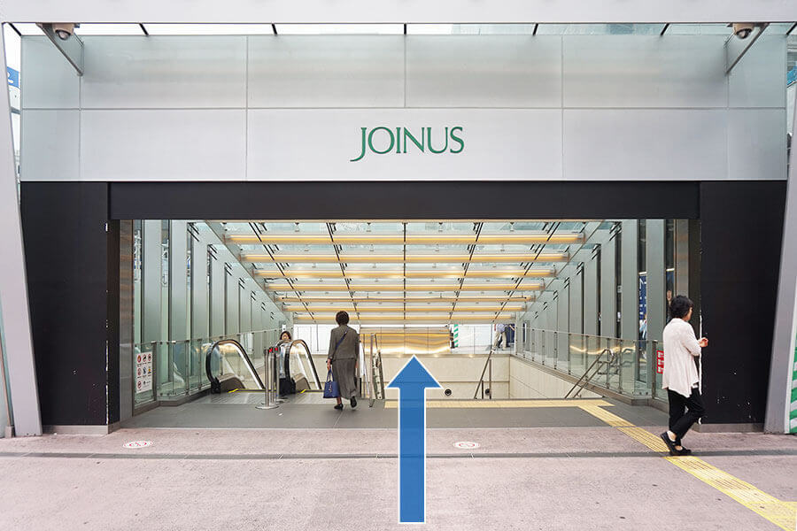 ジョイナス地下街に入り、左に進みます