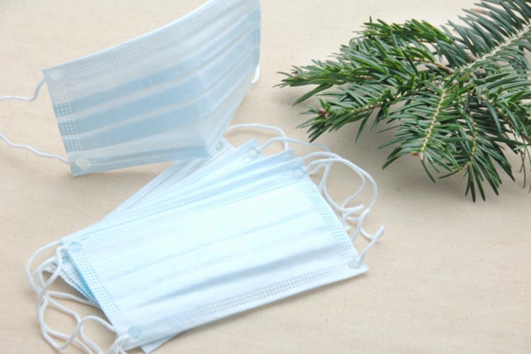 マスクしている女性のイメージ写真